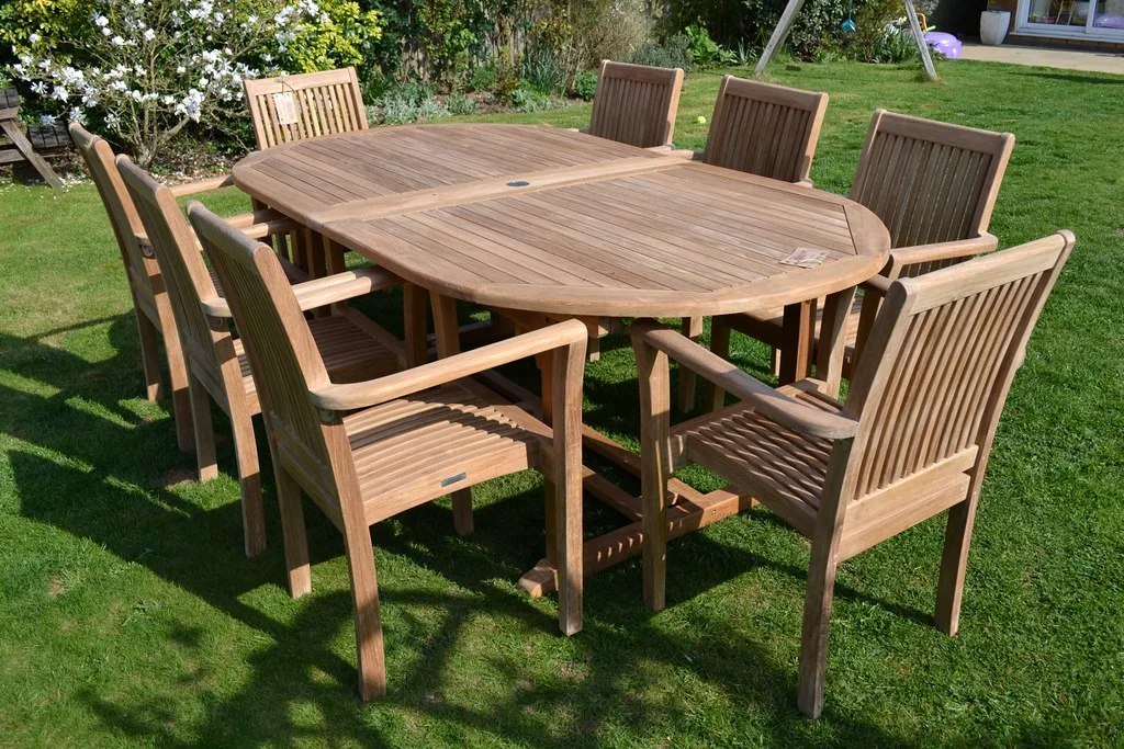 Teak loungeset onderhoud: reinigen en oliën stap voor stap